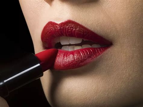 does chanel or sephora use carmine in their lipsticks|carmine lipstick.